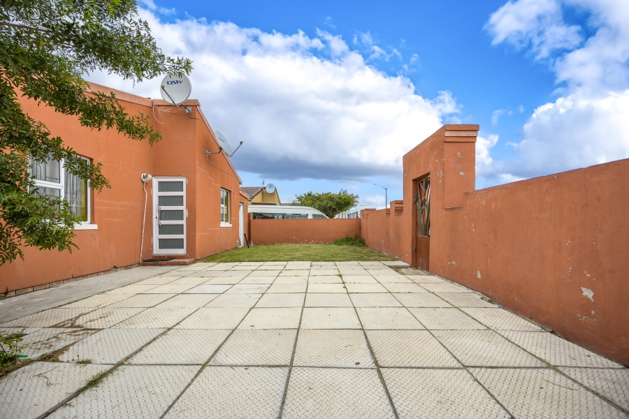 4 Bedroom Property for Sale in Devon Park Village Western Cape